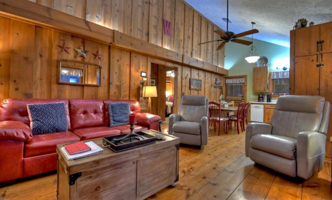 American Dream Americana Decor Close To Downtown Blue Ridge Esterno foto
